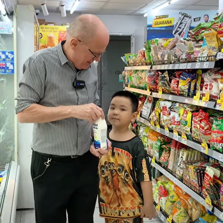 BÉ TRẢI NGHIỆM HỌC TỪ VỰNG TẠI SIÊU THỊ CÙNG IIE
