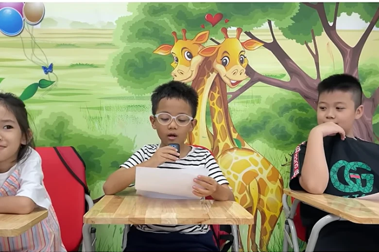 BÉ HỌC TIẾNG ANH THÔNG QUA LỒNG TIẾNG CÙNG GIÁO VIÊN NGƯỜI MỸ