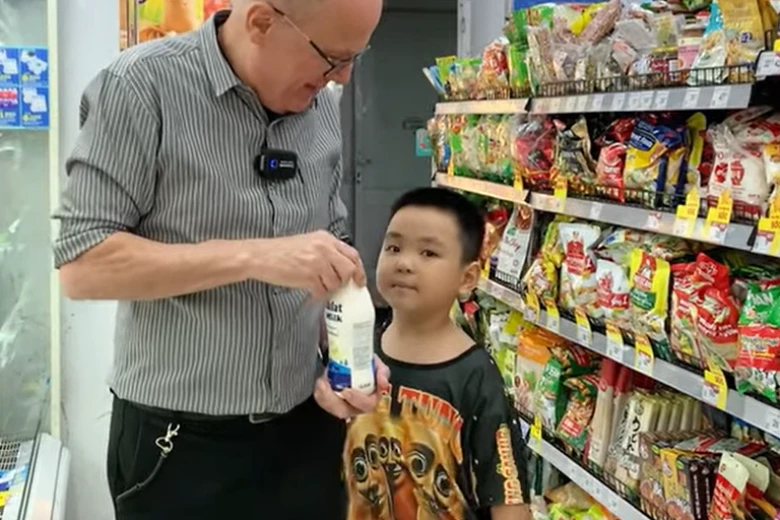 BÉ TRẢI NGHIỆM HỌC TỪ VỰNG TẠI SIÊU THỊ CÙNG IIE